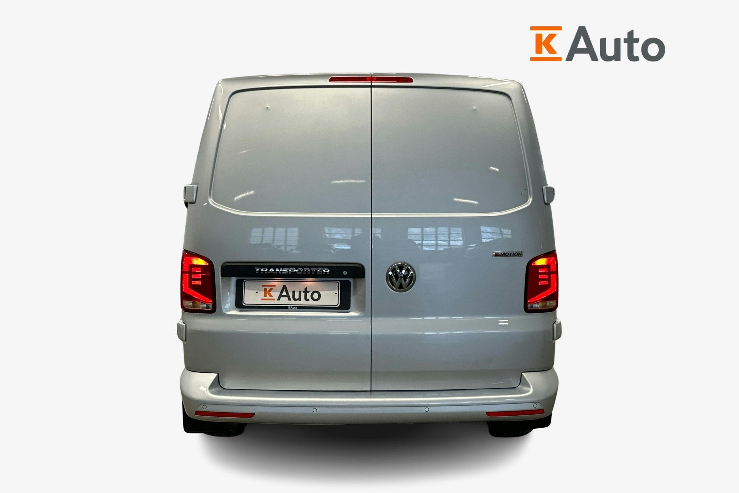 valkoinen Volkswagen Transporter 2020 kuva 3.
