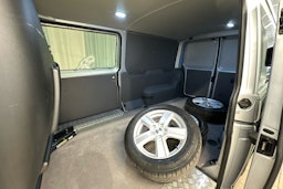 valkoinen Volkswagen Transporter 2020 kuva 18.