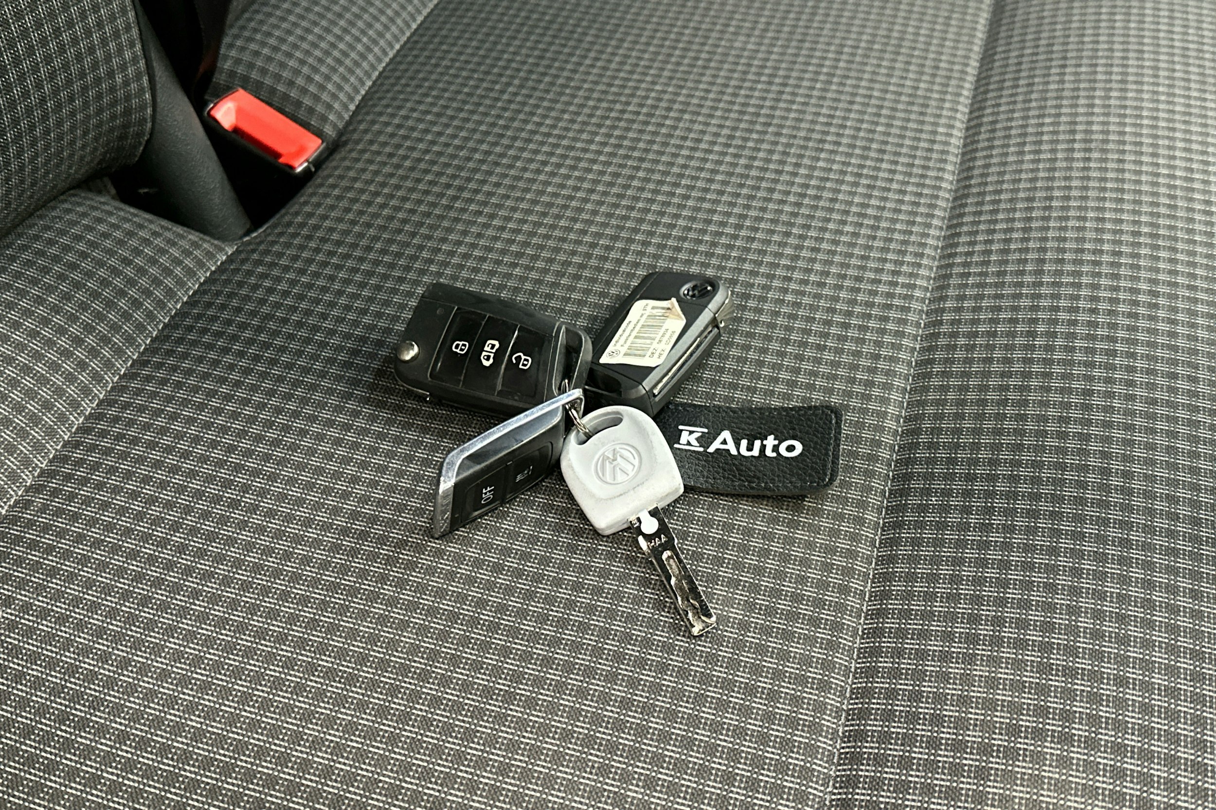 valkoinen Volkswagen Transporter 2020 kuva 23.