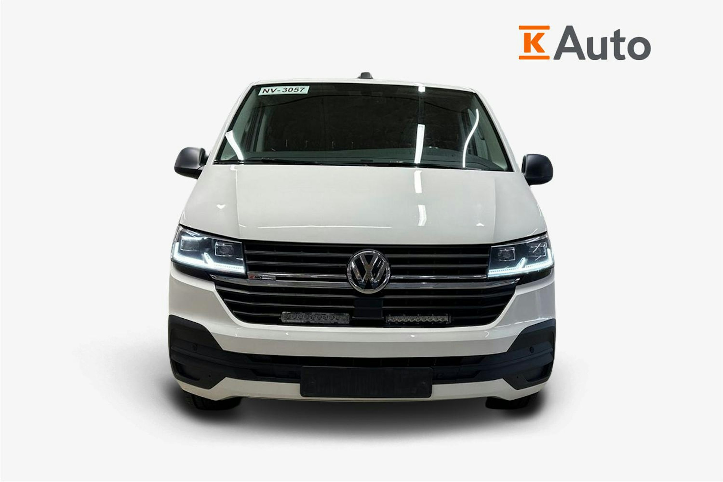 valkoinen Volkswagen Transporter 2020 kuva 5.