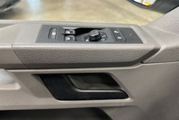 valkoinen Volkswagen Transporter 2020 kuva 12.