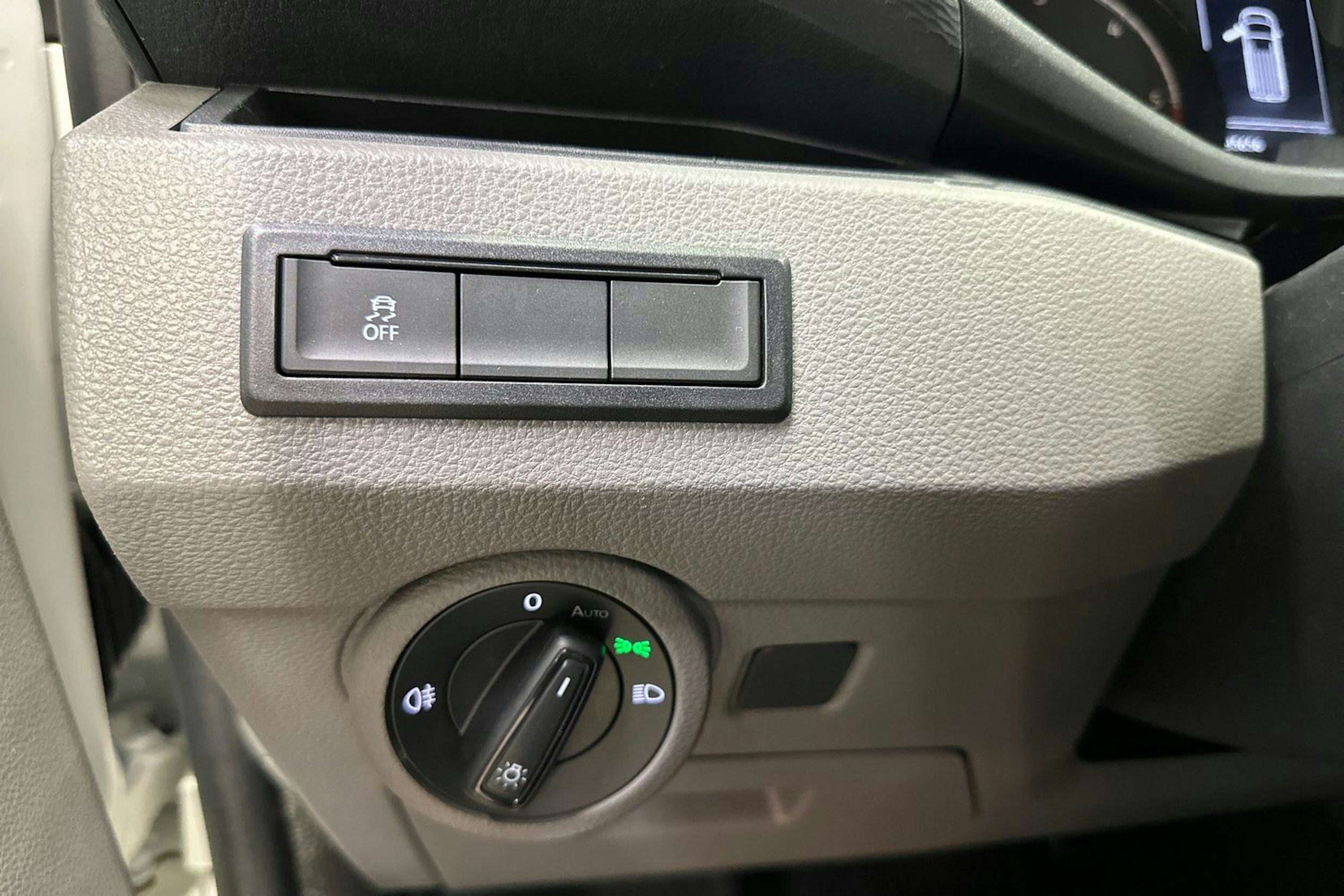 valkoinen Volkswagen Transporter 2020 kuva 13.