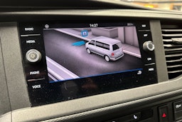 valkoinen Volkswagen Transporter 2020 kuva 18.