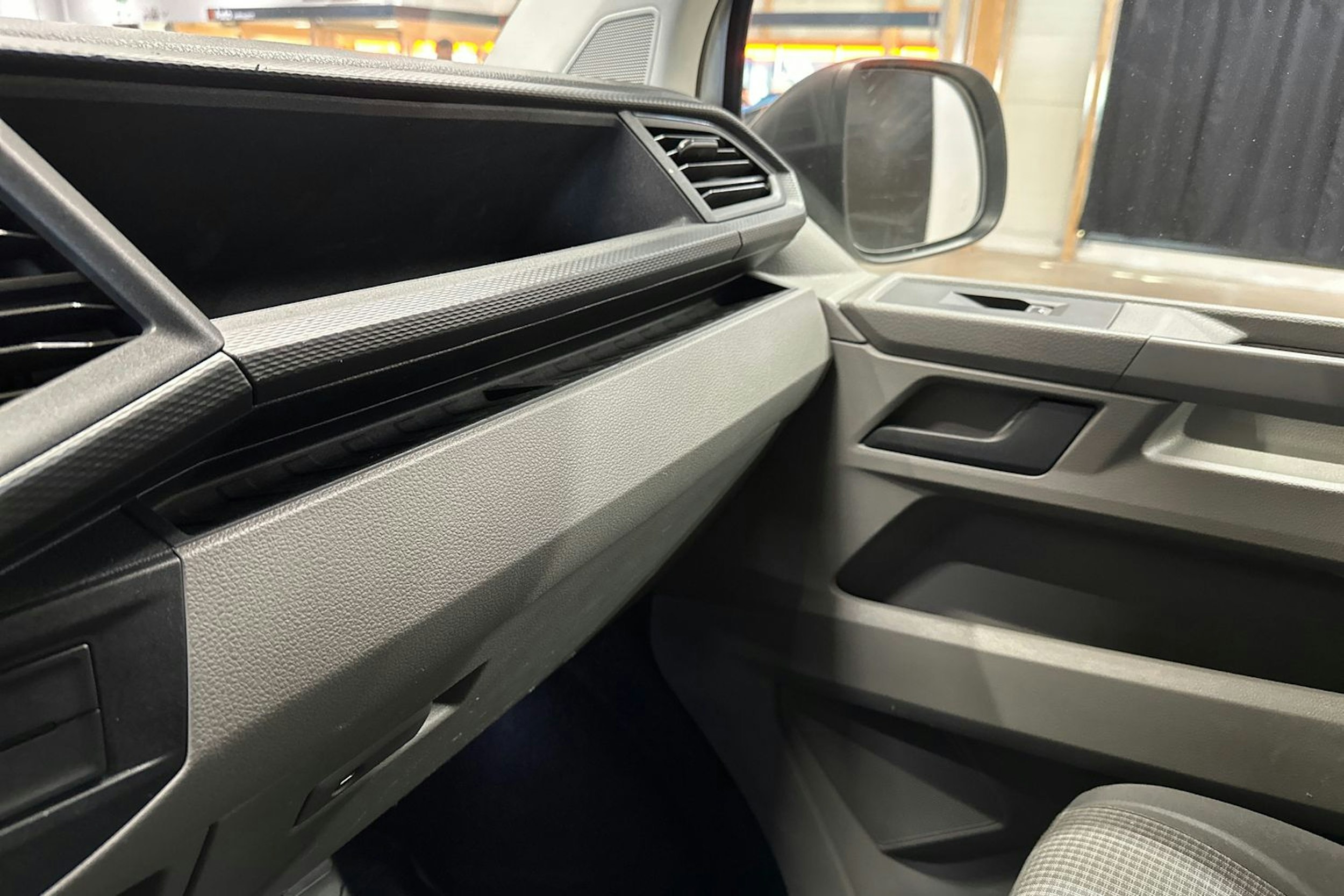 valkoinen Volkswagen Transporter 2020 kuva 21.