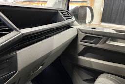 valkoinen Volkswagen Transporter 2020 kuva 21.