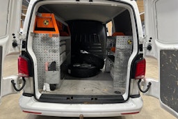 valkoinen Volkswagen Transporter 2020 kuva 24.