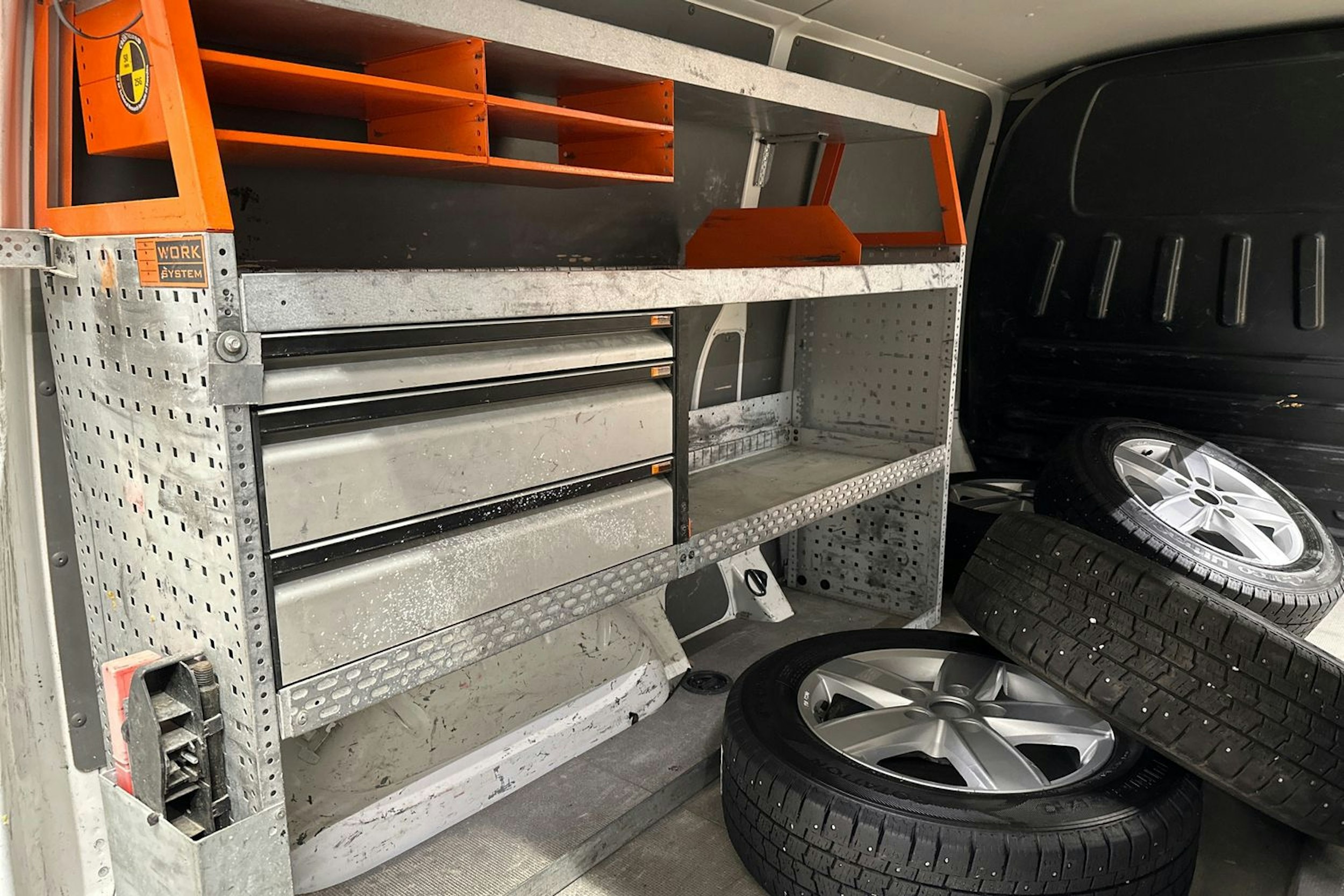 valkoinen Volkswagen Transporter 2020 kuva 25.