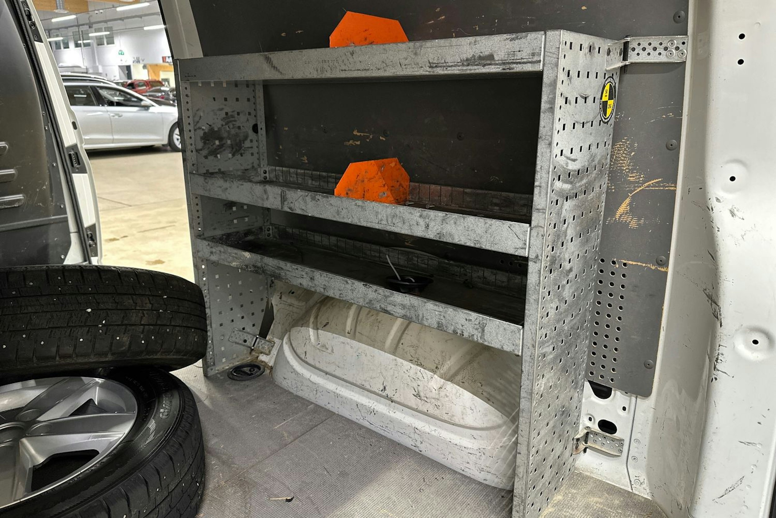 valkoinen Volkswagen Transporter 2020 kuva 26.