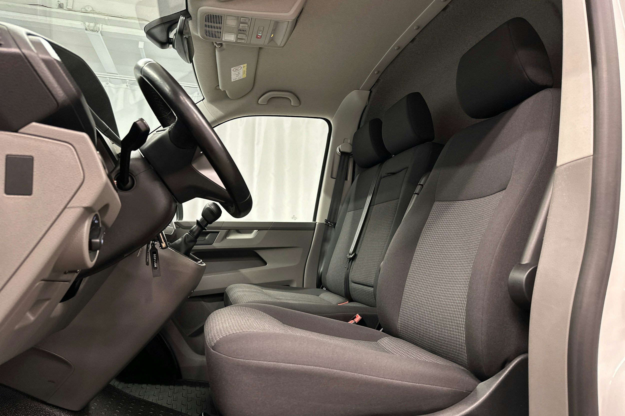 valkoinen Volkswagen Transporter 2020 kuva 7.