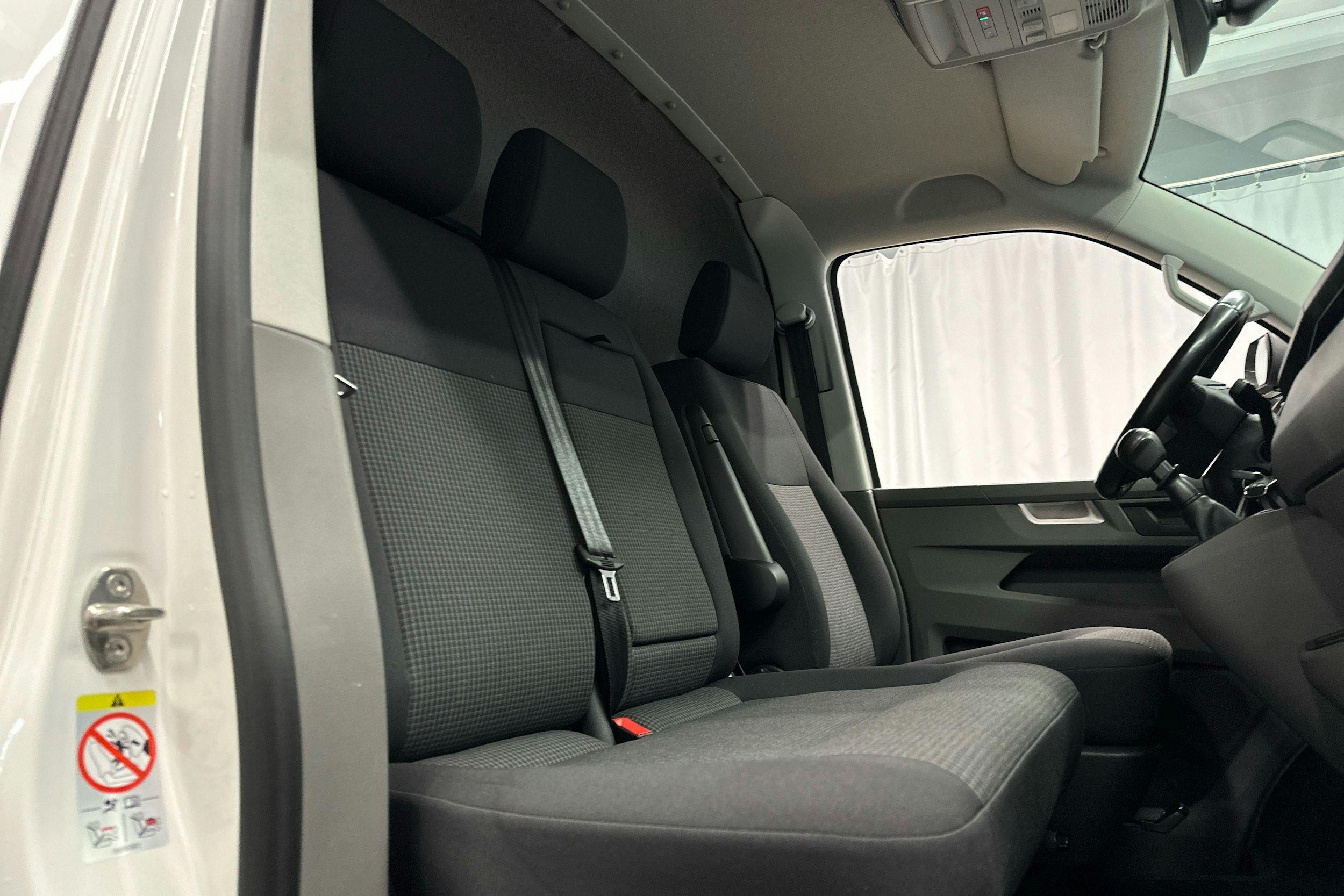 valkoinen Volkswagen Transporter 2020 kuva 11.