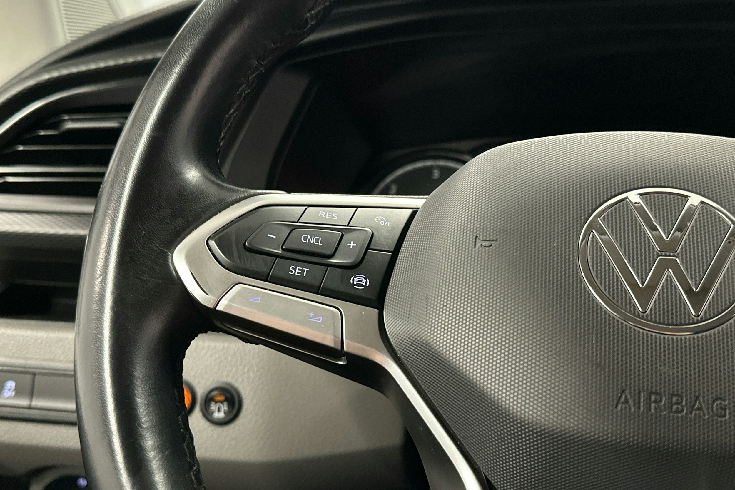 valkoinen Volkswagen Transporter 2020 kuva 13.