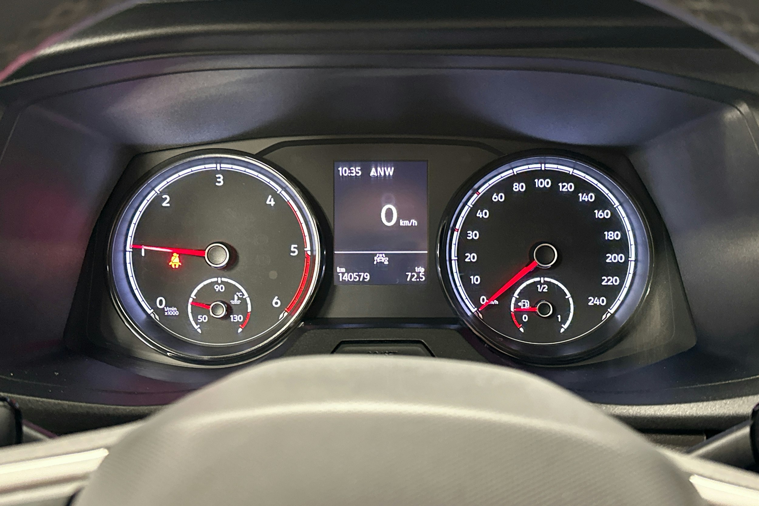 valkoinen Volkswagen Transporter 2020 kuva 15.