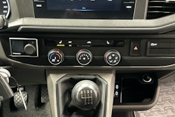 valkoinen Volkswagen Transporter 2020 kuva 16.