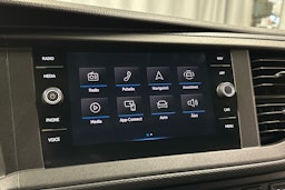 valkoinen Volkswagen Transporter 2020 kuva 18.