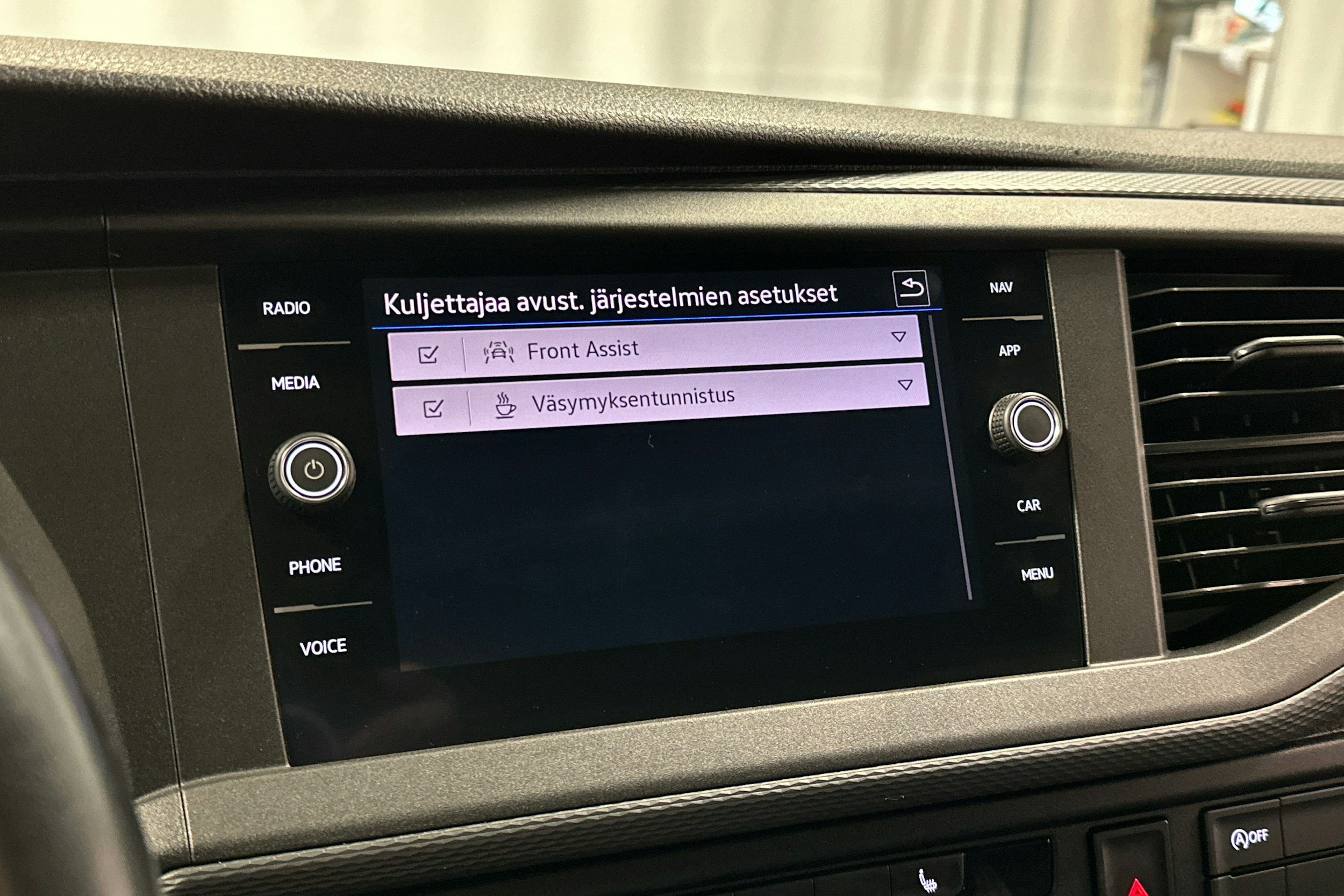 valkoinen Volkswagen Transporter 2020 kuva 19.