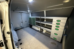 valkoinen Volkswagen Transporter 2020 kuva 24.