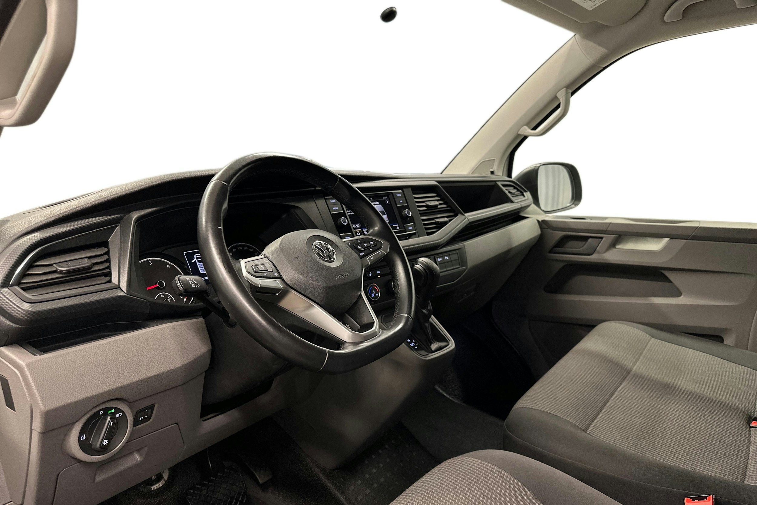 valkoinen Volkswagen Transporter 2020 kuva 6.