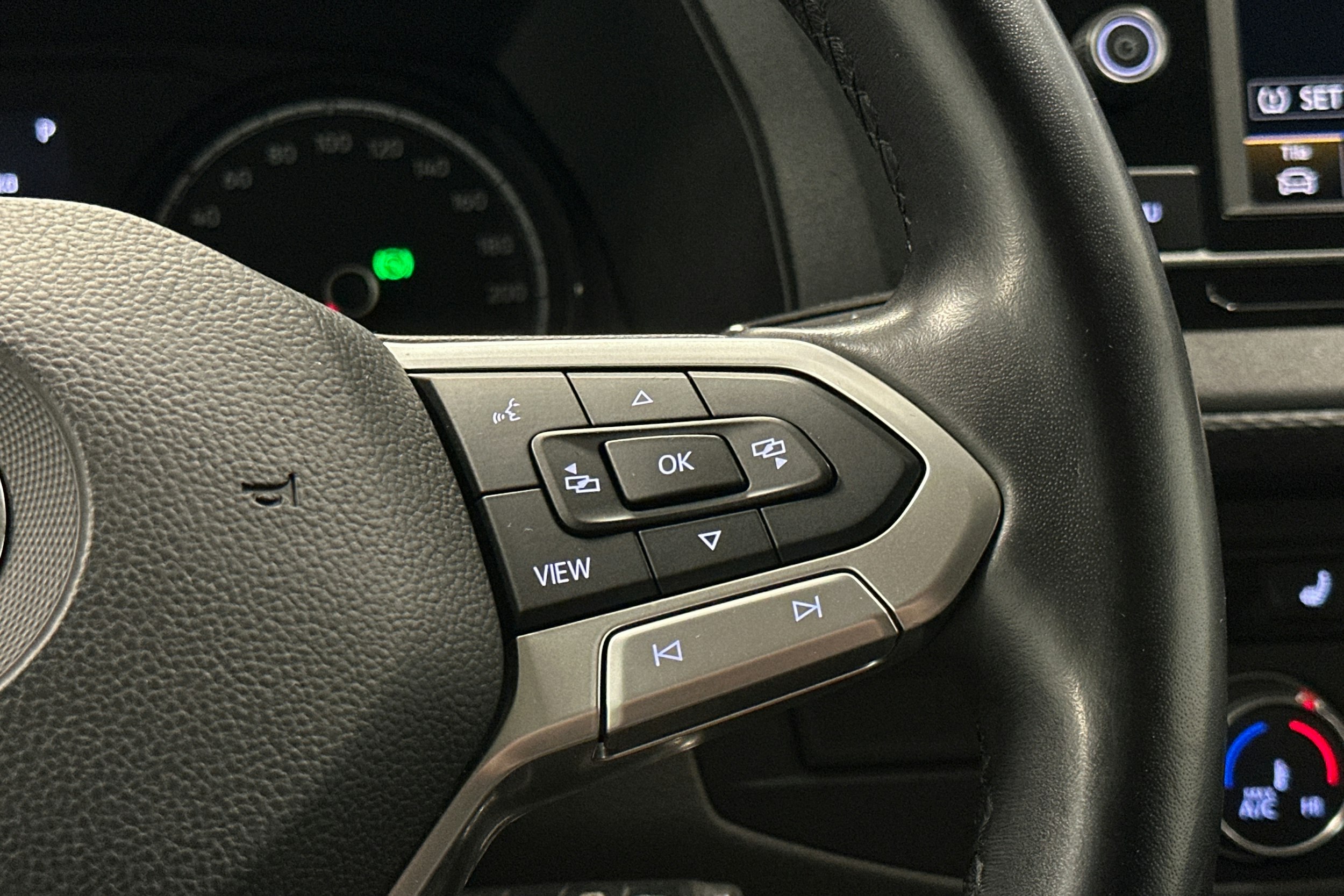 valkoinen Volkswagen Transporter 2020 kuva 18.