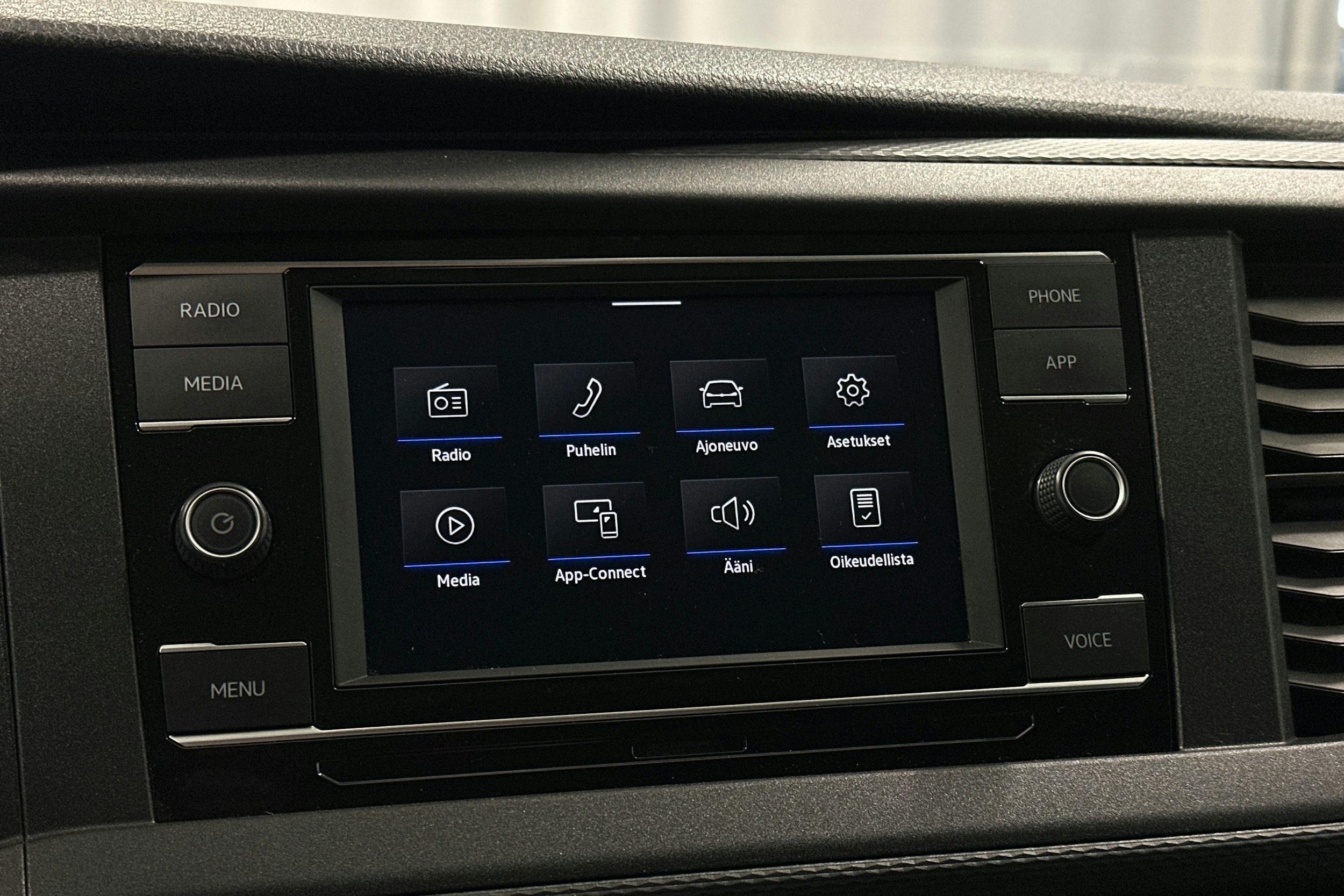 valkoinen Volkswagen Transporter 2020 kuva 20.