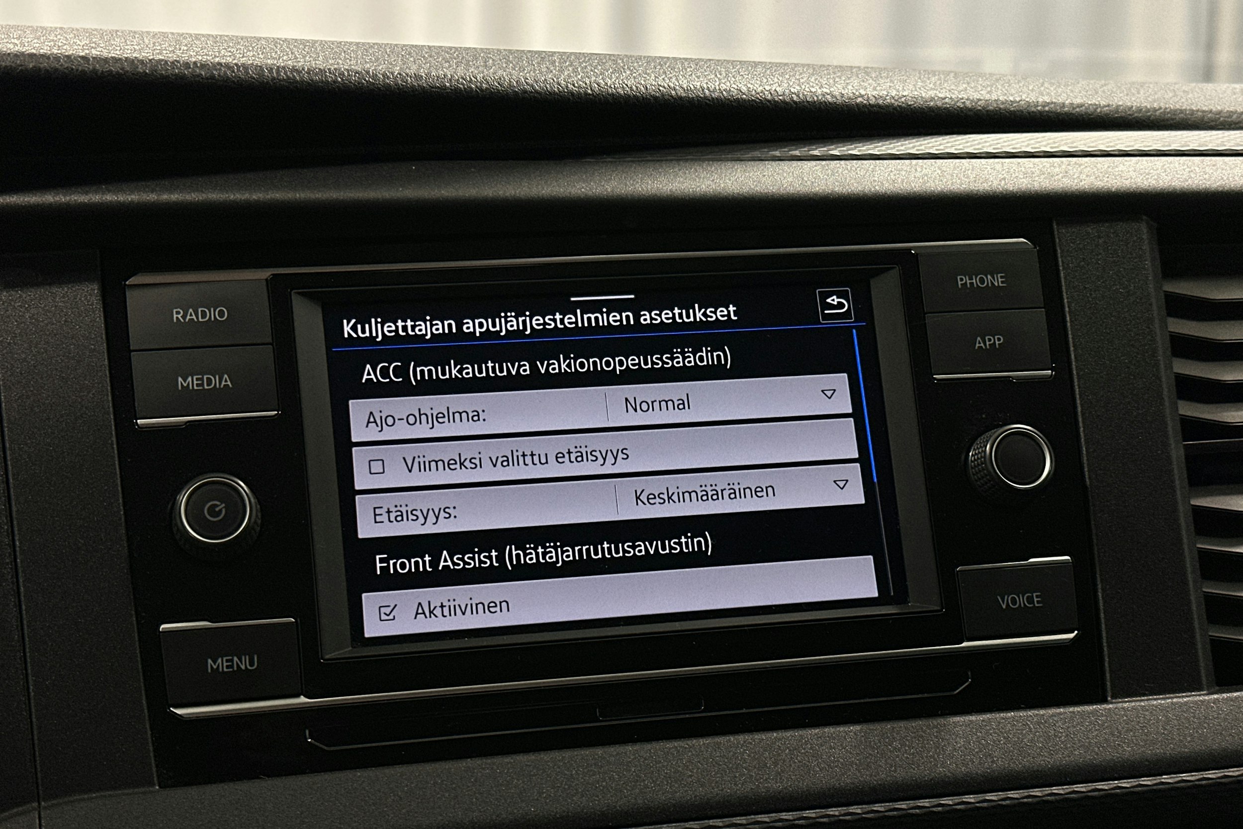 valkoinen Volkswagen Transporter 2020 kuva 21.