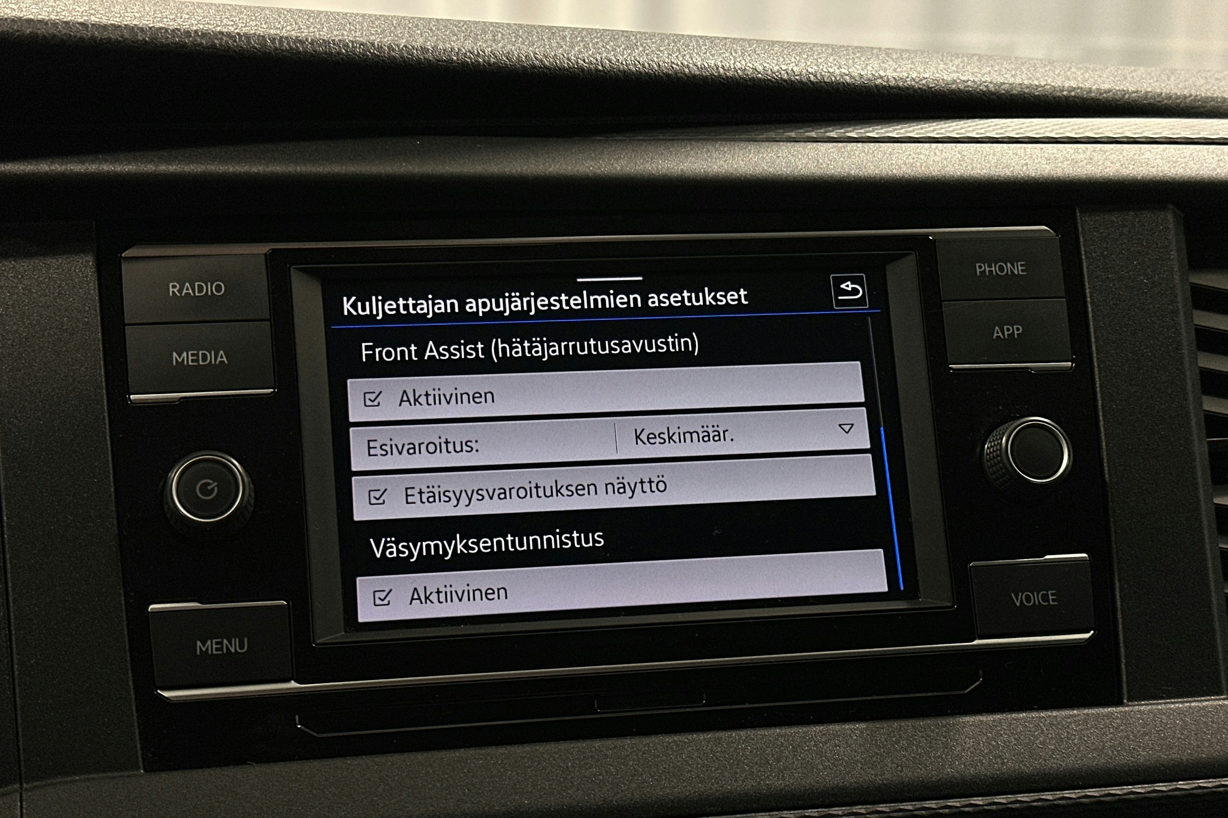 valkoinen Volkswagen Transporter 2020 kuva 22.