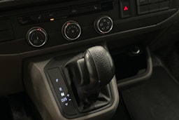 valkoinen Volkswagen Transporter 2020 kuva 26.