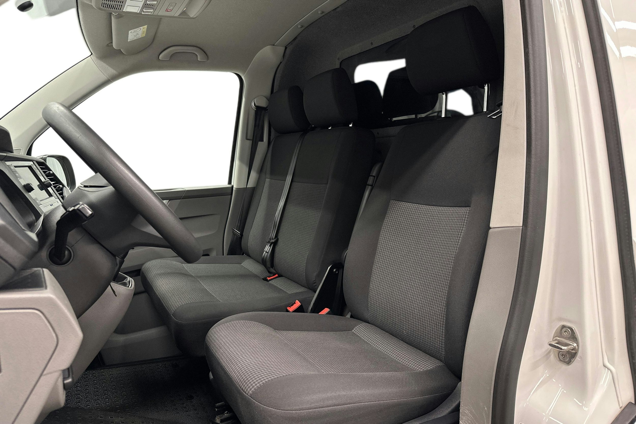 valkoinen Volkswagen Transporter 2020 kuva 8.