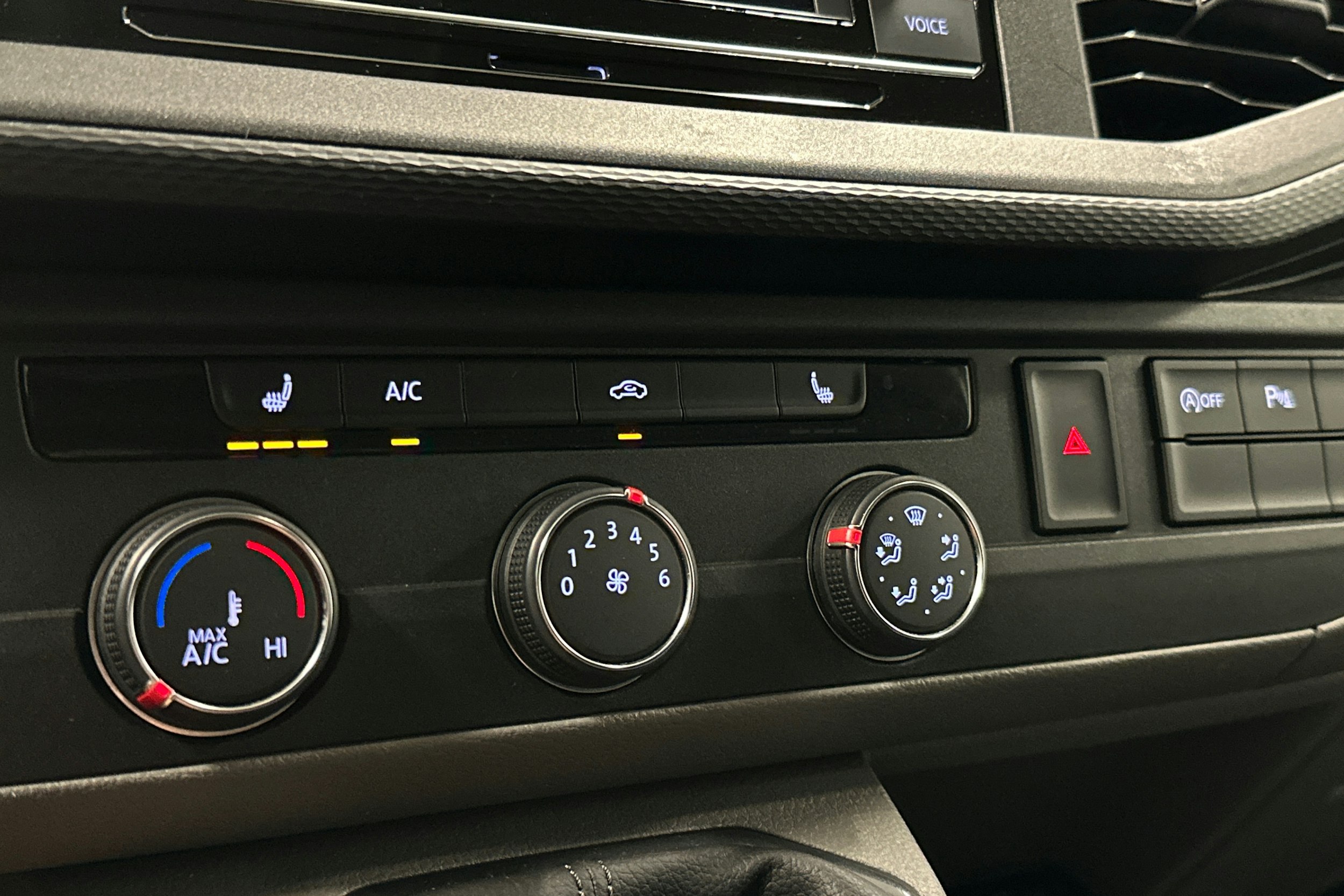 valkoinen Volkswagen Transporter 2020 kuva 14.