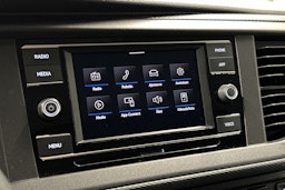 valkoinen Volkswagen Transporter 2020 kuva 15.