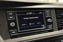 valkoinen Volkswagen Transporter 2020 kuva 16.