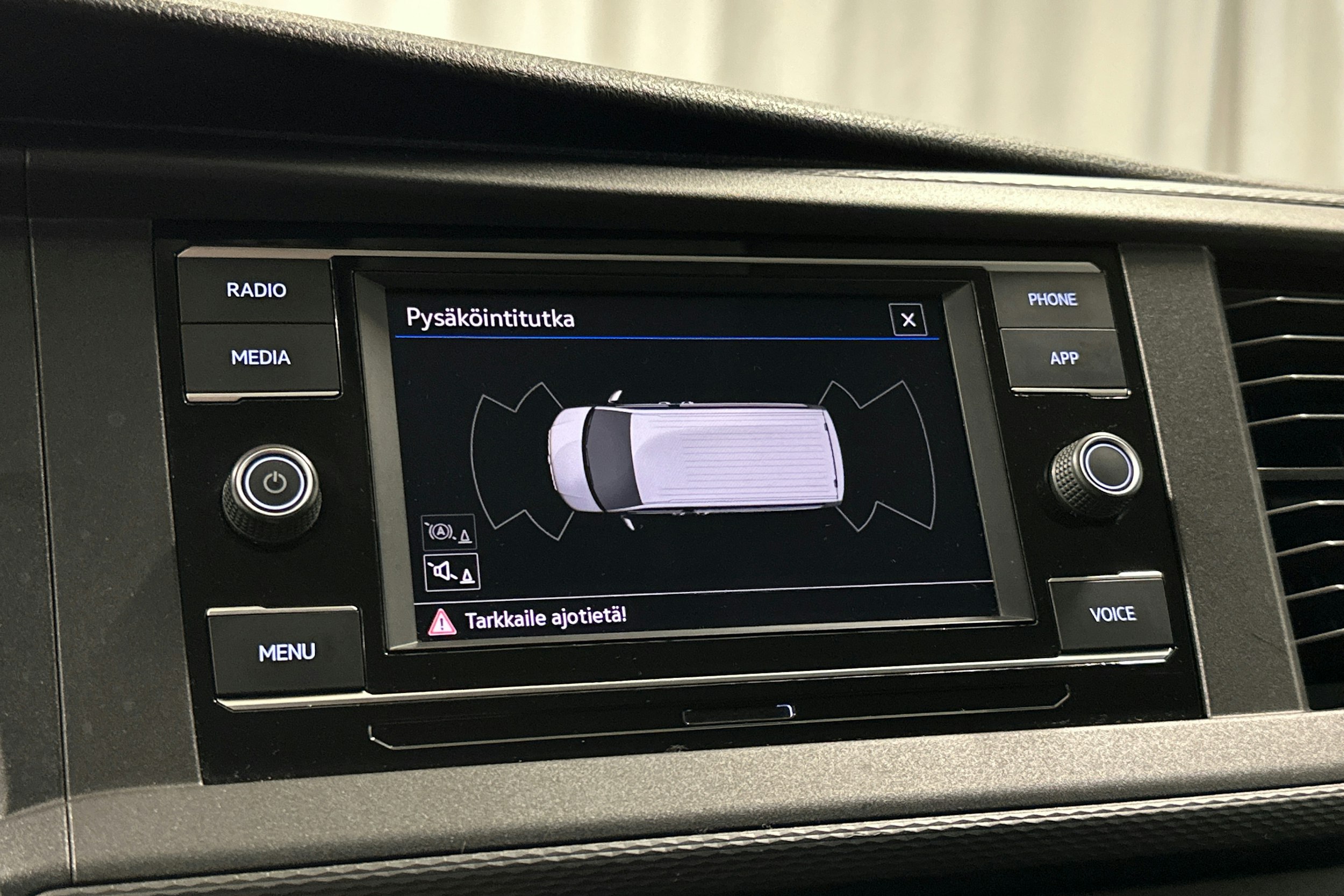 valkoinen Volkswagen Transporter 2020 kuva 17.