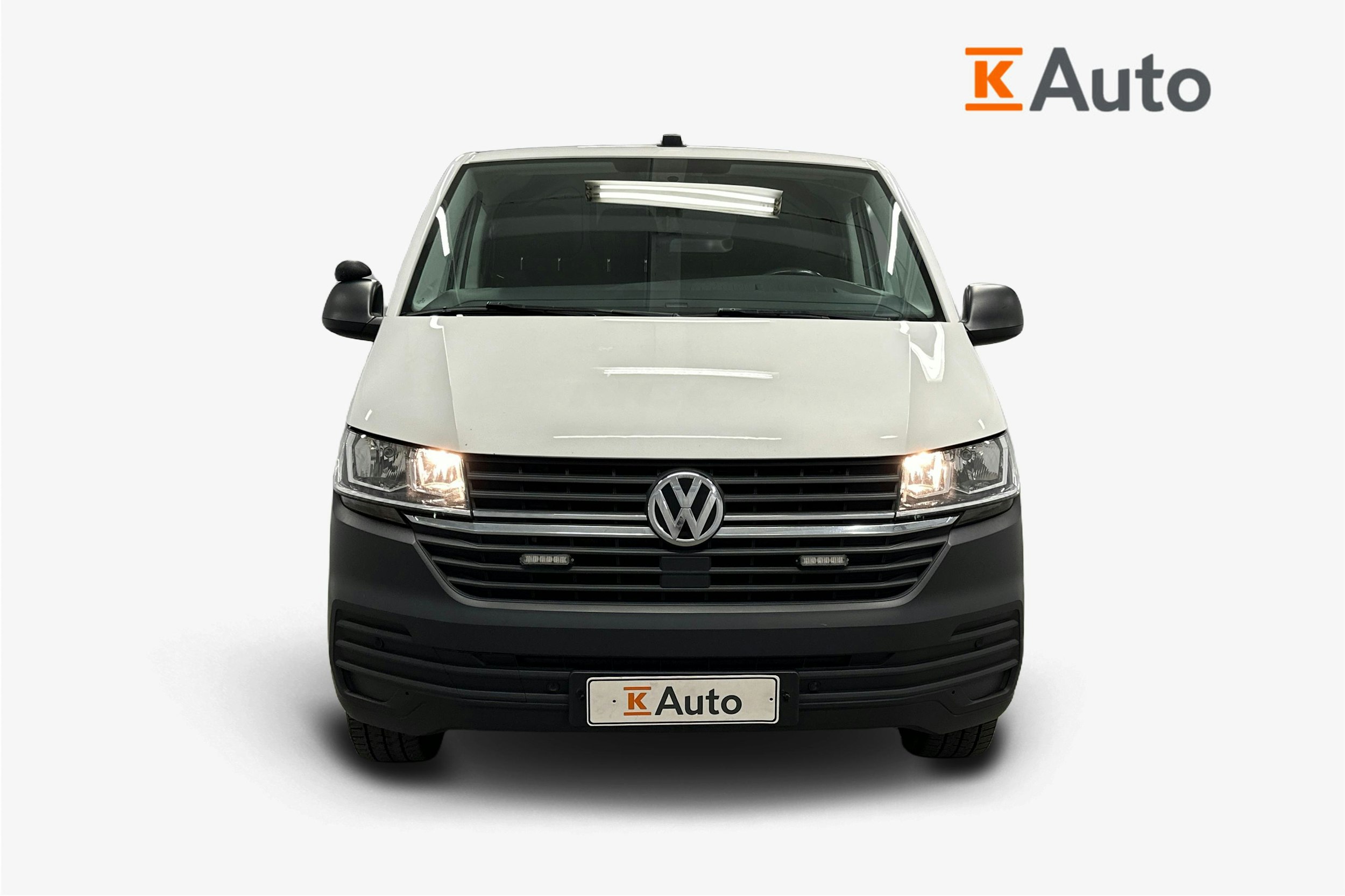 valkoinen Volkswagen Transporter 2020 kuva 4.