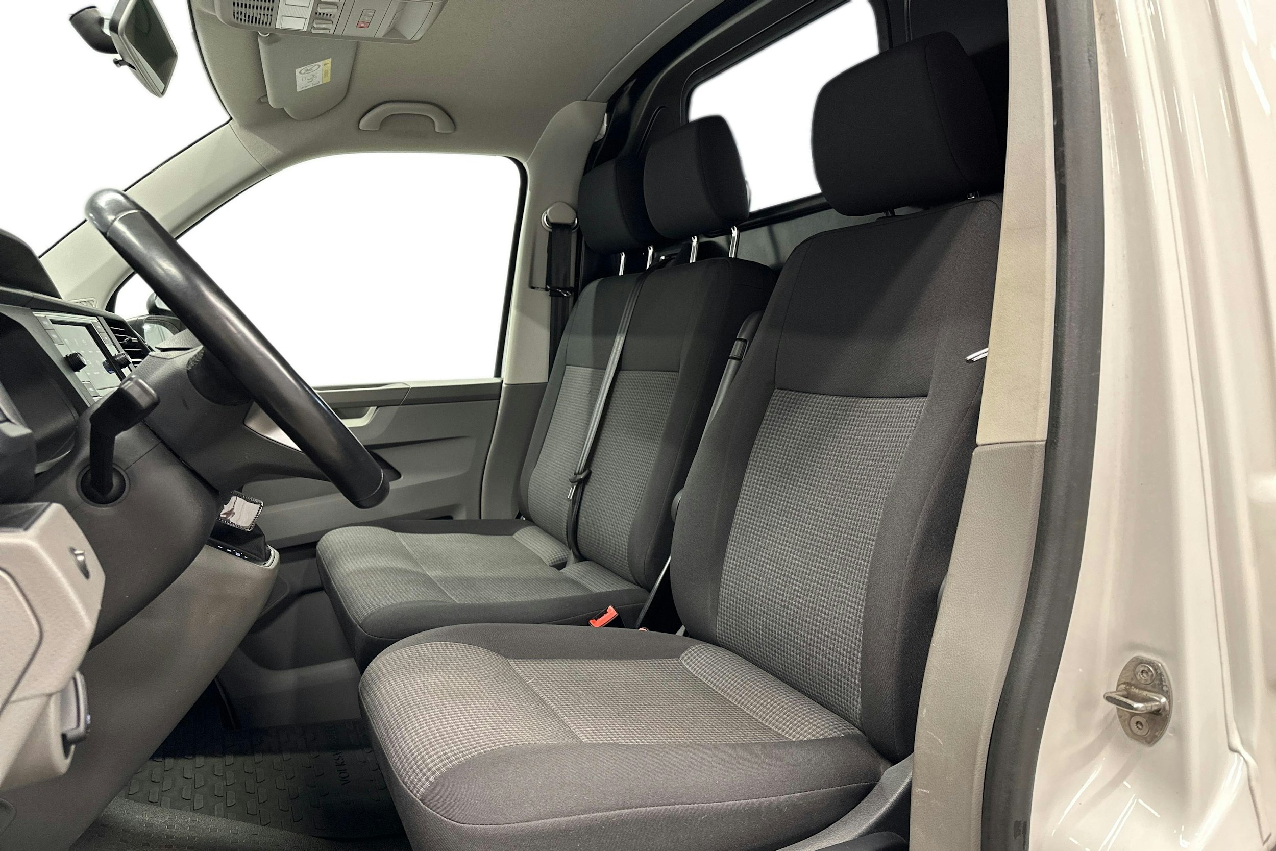 valkoinen Volkswagen Transporter 2020 kuva 8.