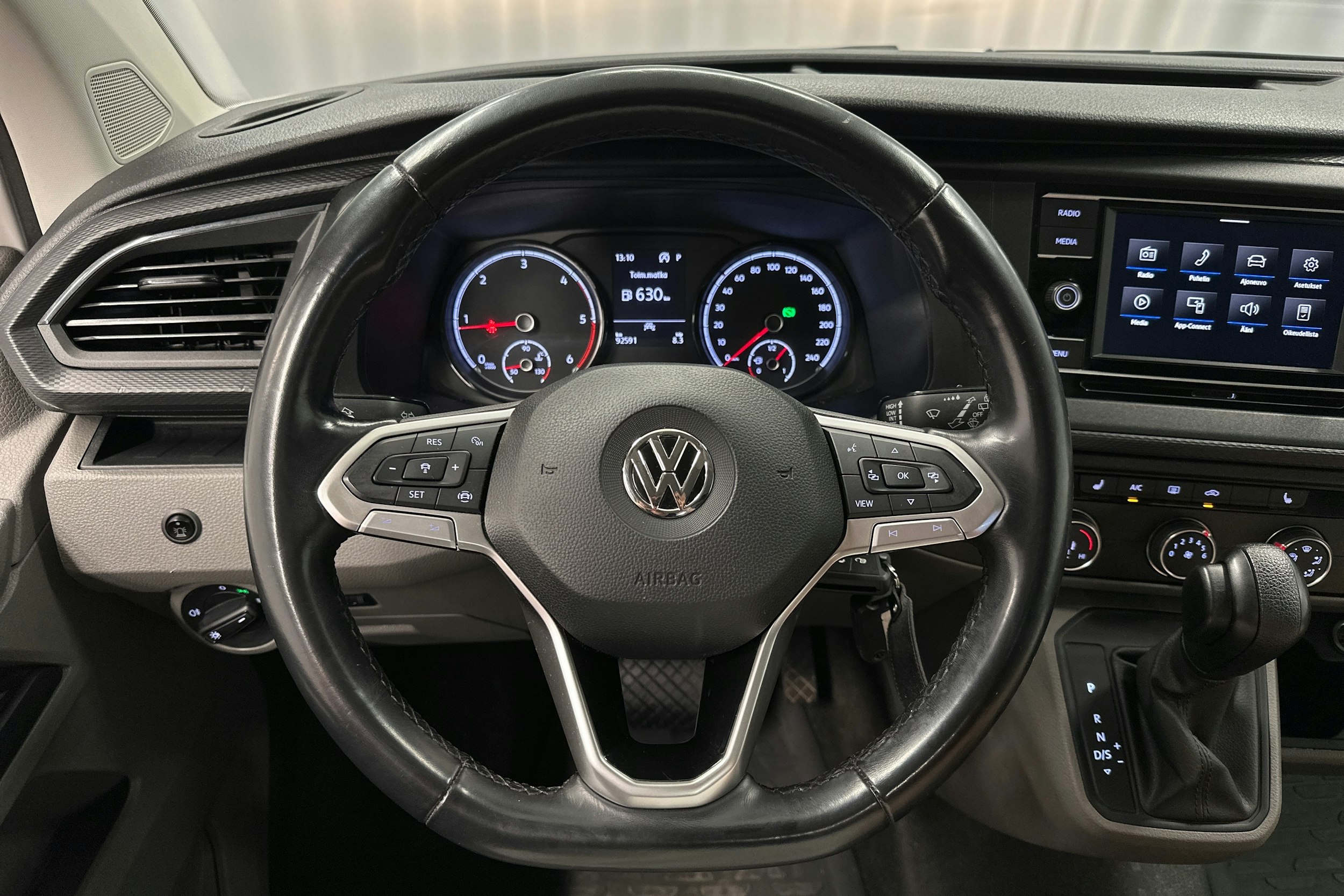 valkoinen Volkswagen Transporter 2020 kuva 10.