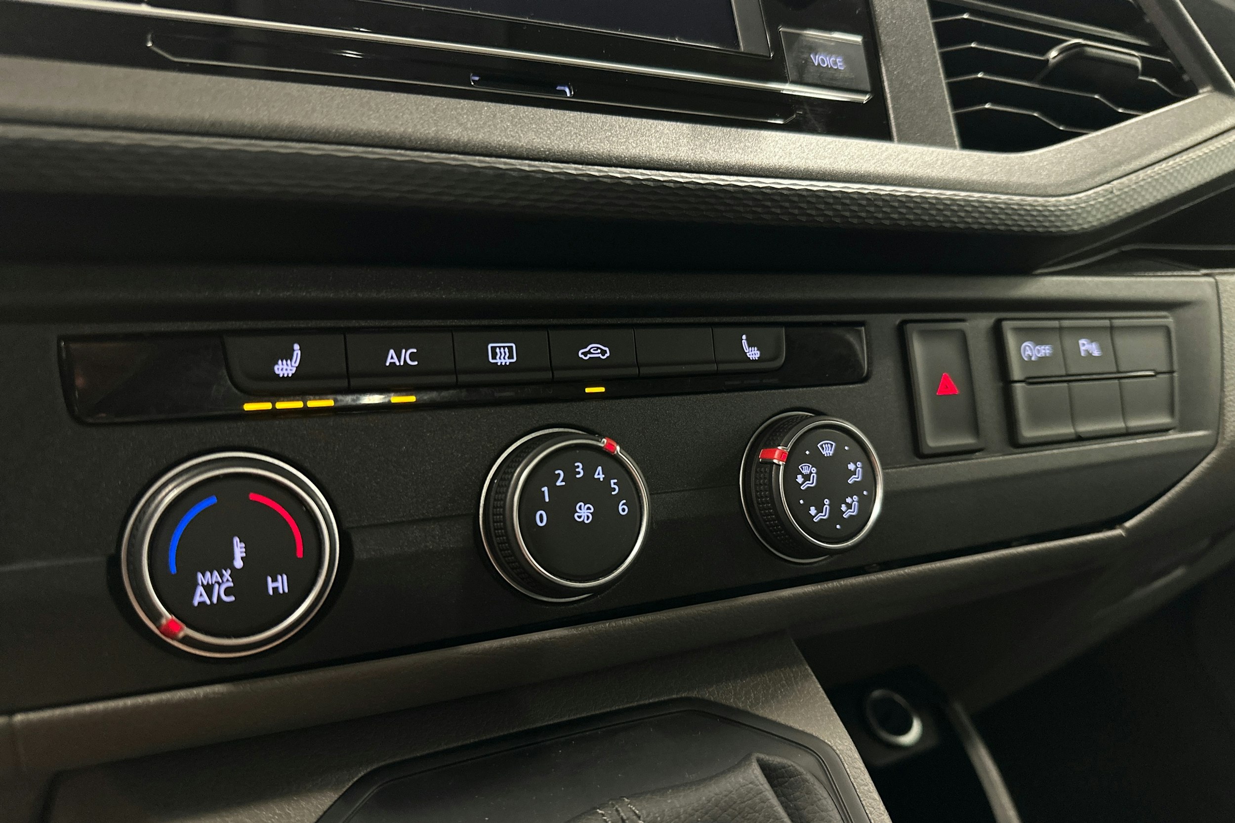 valkoinen Volkswagen Transporter 2020 kuva 14.