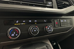 valkoinen Volkswagen Transporter 2020 kuva 14.