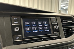 valkoinen Volkswagen Transporter 2020 kuva 16.