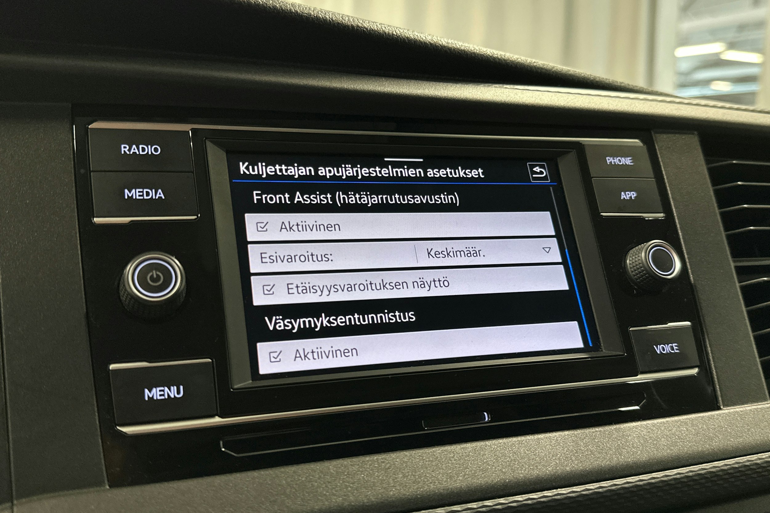 valkoinen Volkswagen Transporter 2020 kuva 19.