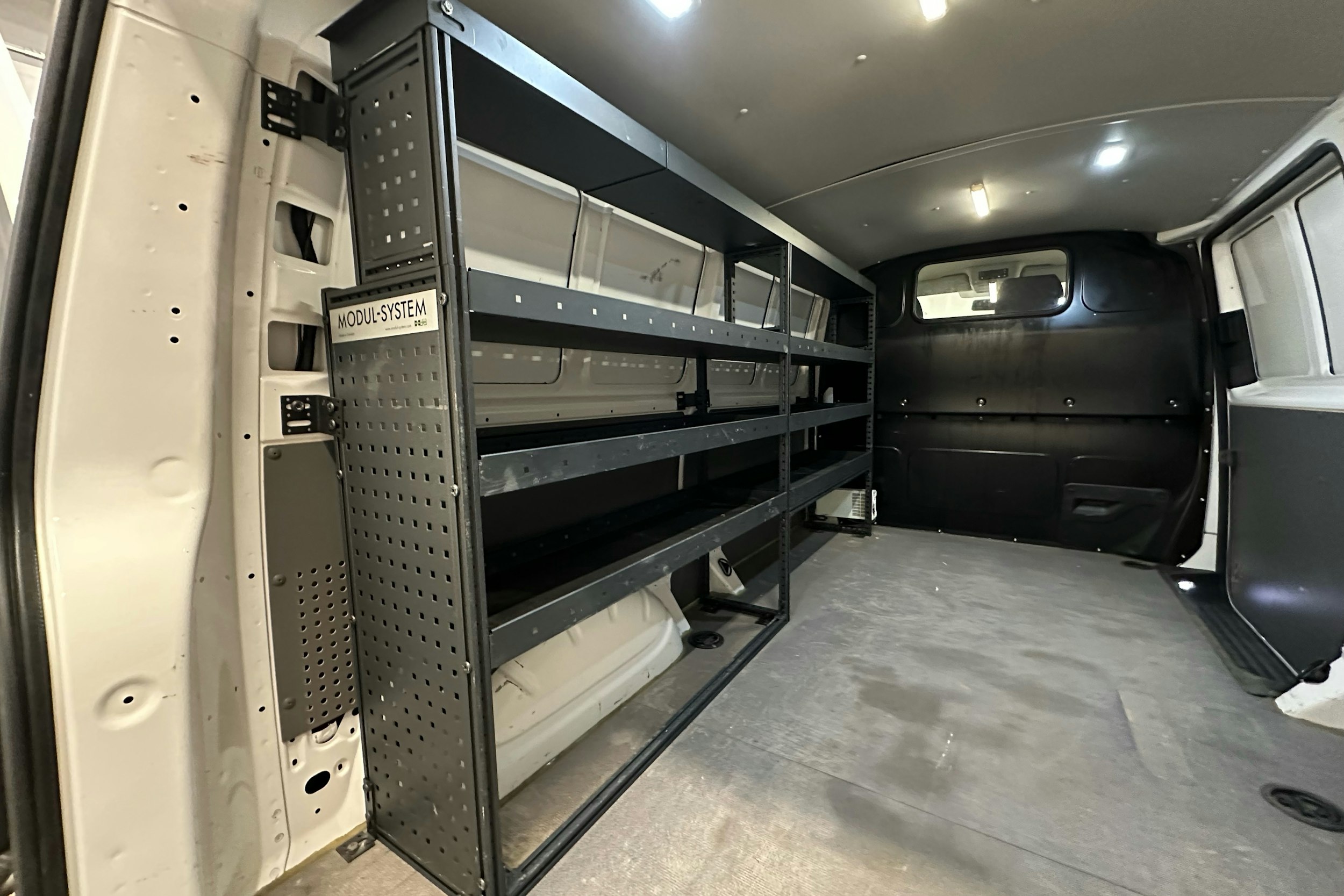 valkoinen Volkswagen Transporter 2020 kuva 23.