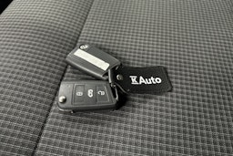 valkoinen Volkswagen Transporter 2020 kuva 24.
