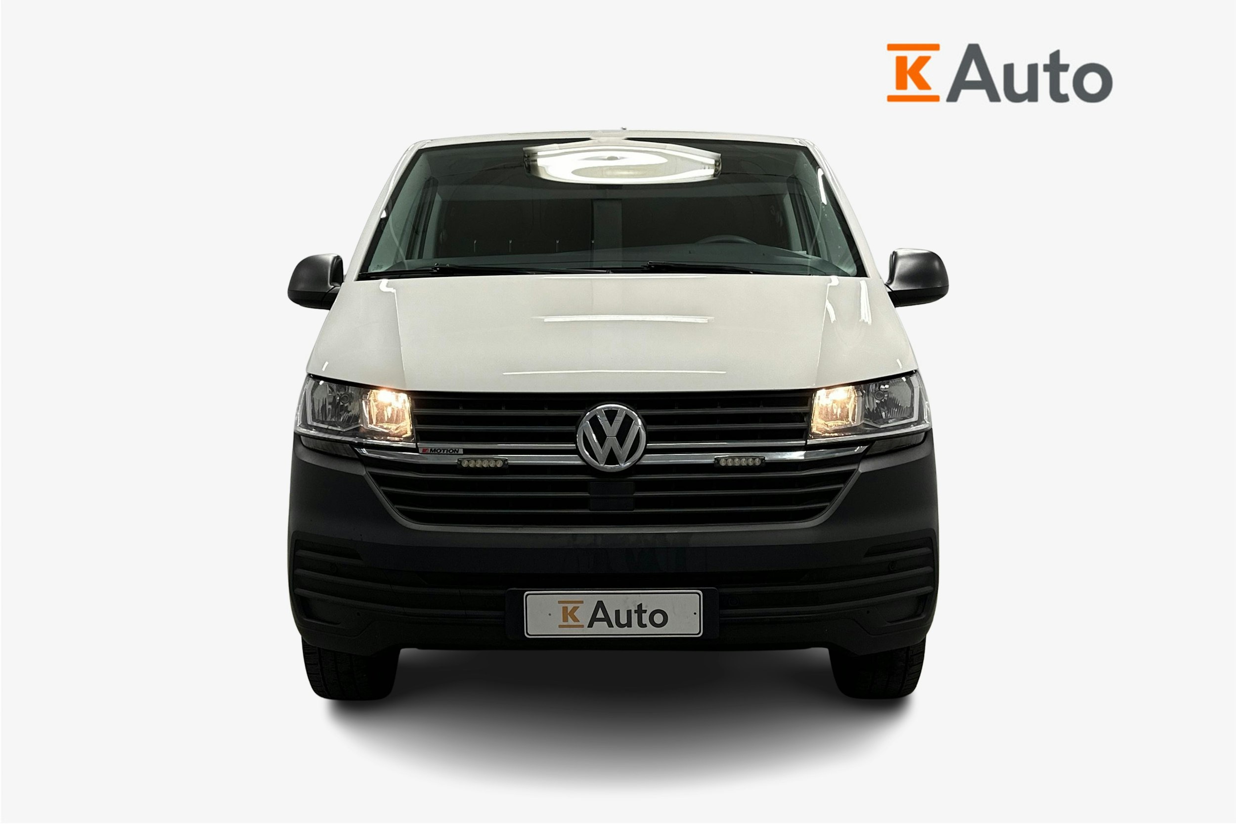 valkoinen Volkswagen Transporter 2020 kuva 4.