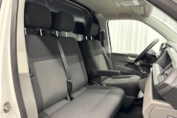 valkoinen Volkswagen Transporter 2020 kuva 13.
