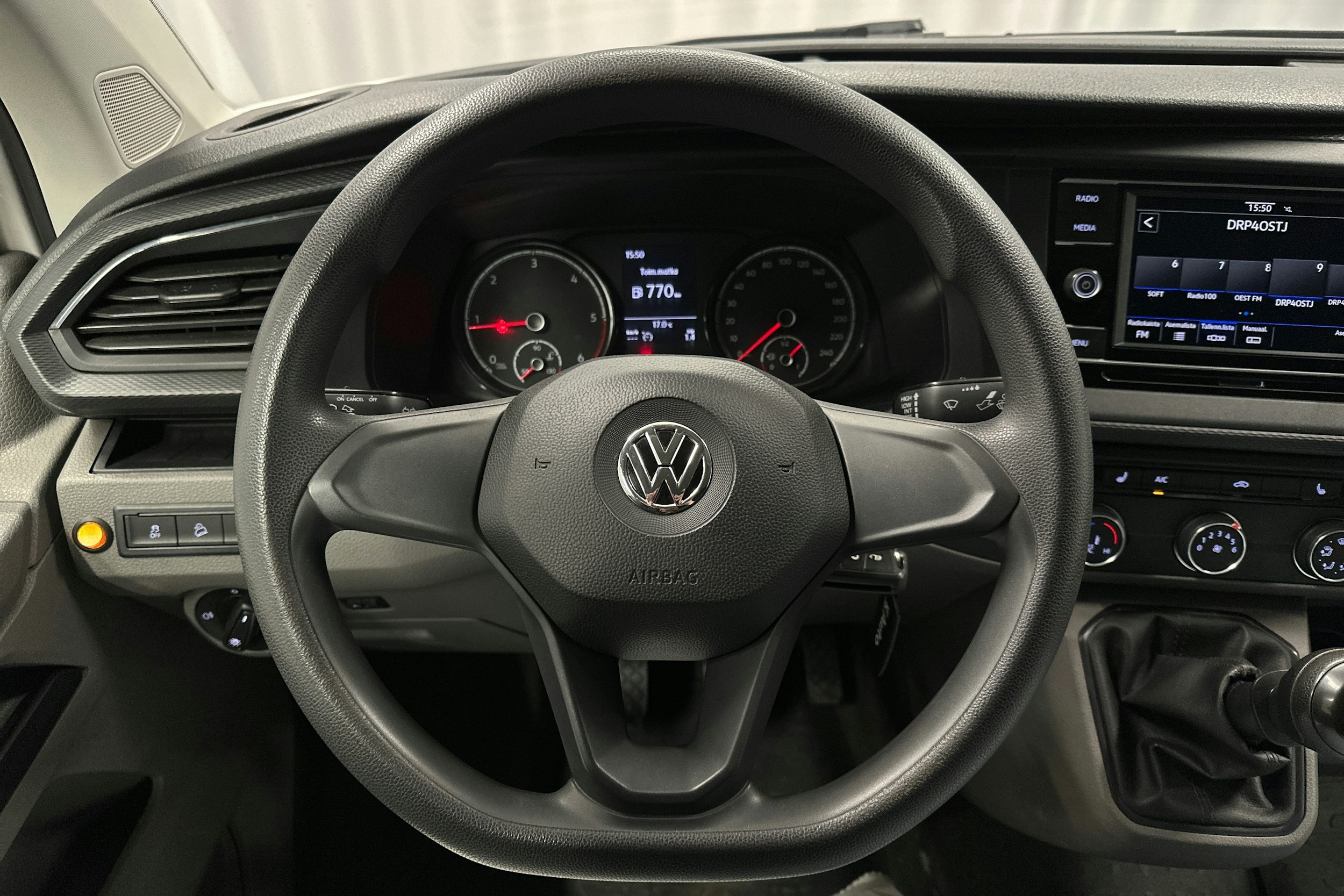 valkoinen Volkswagen Transporter 2020 kuva 14.