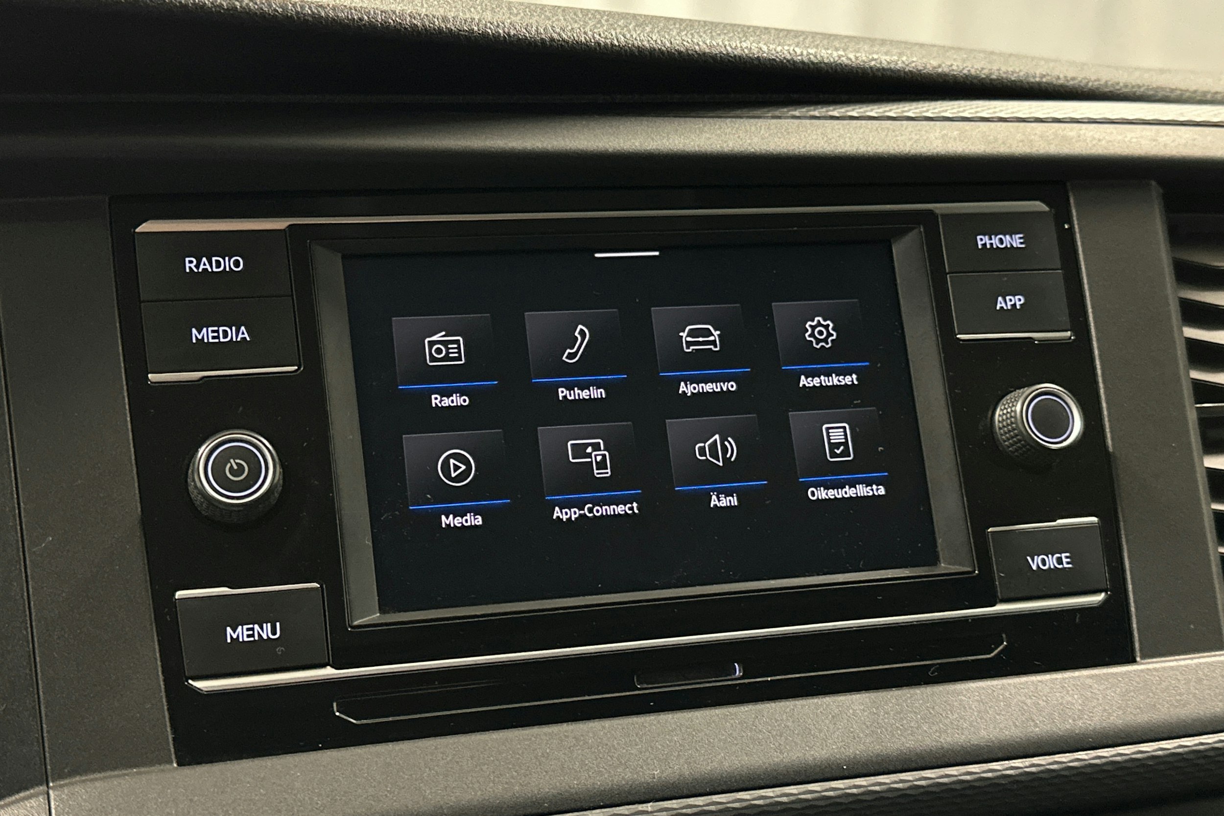 valkoinen Volkswagen Transporter 2020 kuva 17.