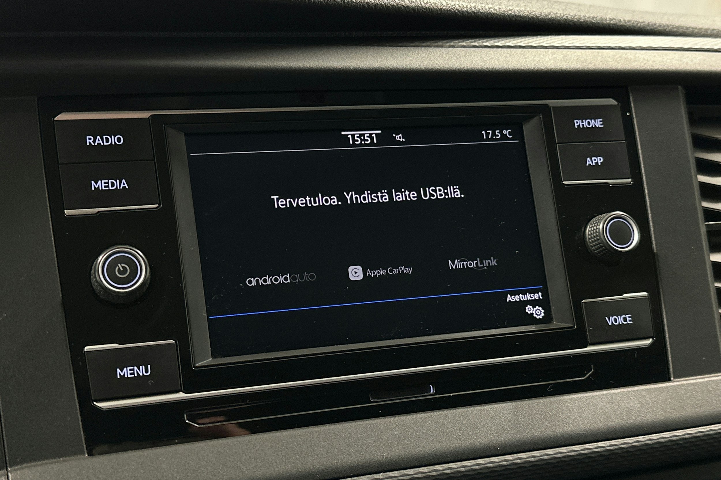 valkoinen Volkswagen Transporter 2020 kuva 18.