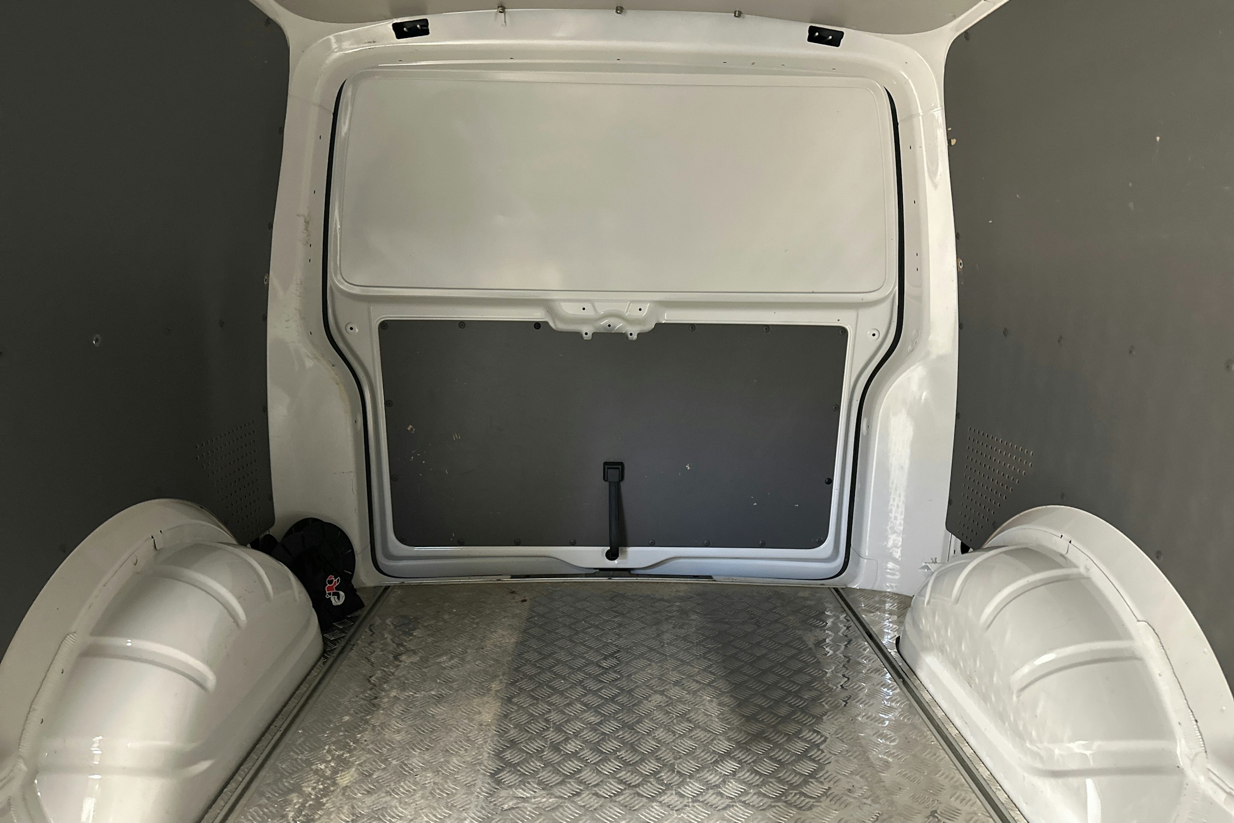 valkoinen Volkswagen Transporter 2020 kuva 26.