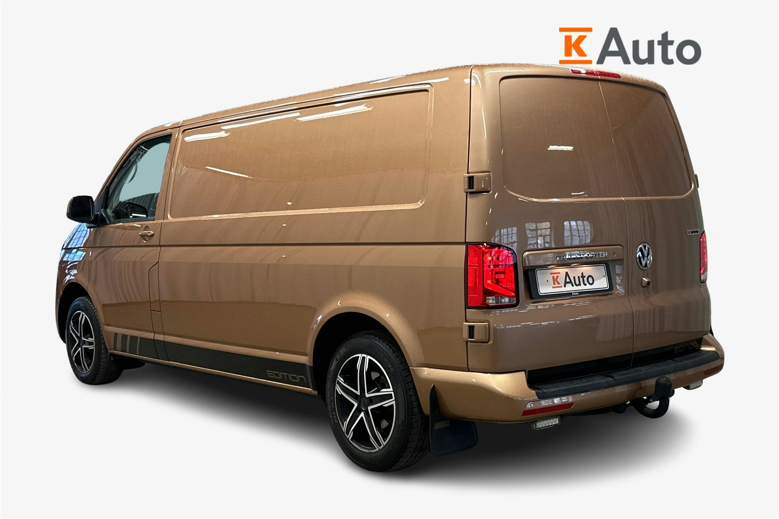 ruskea Volkswagen Transporter 2020 kuva 2.