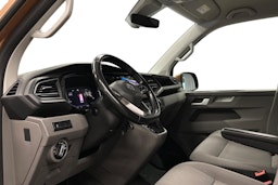 ruskea Volkswagen Transporter 2020 kuva 6.