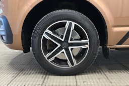 ruskea Volkswagen Transporter 2020 kuva 8.