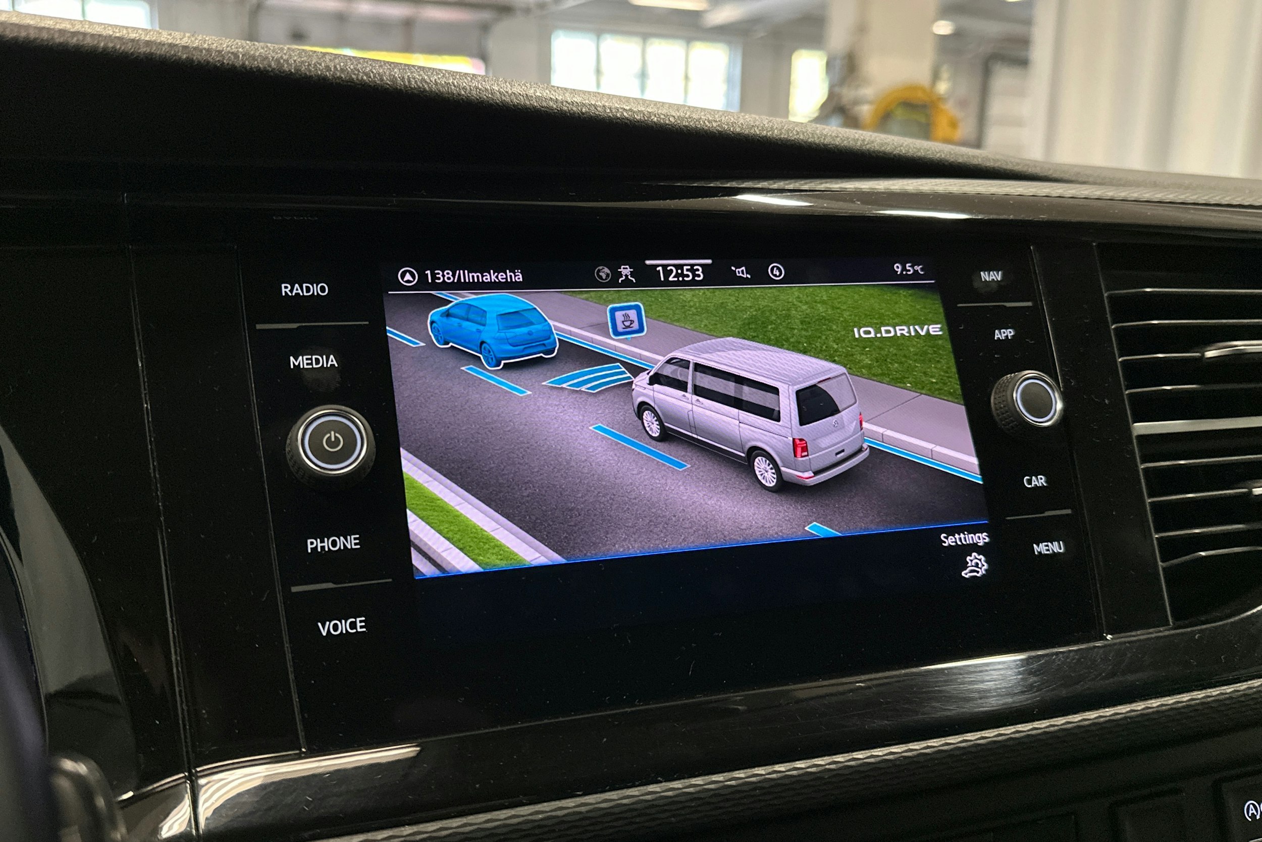 ruskea Volkswagen Transporter 2020 kuva 15.